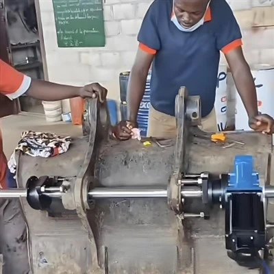 Máquina perforadora y soldadora de línea